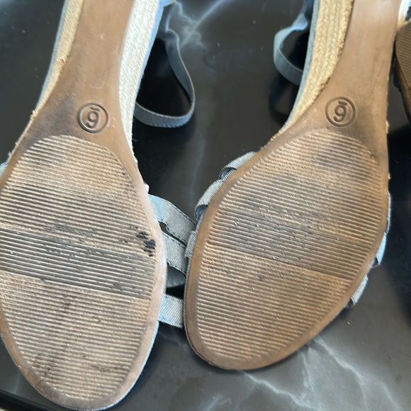 5/$20 2/$15 Bundle Of Two Pair Of Sandals Denim Blue & Black - Picture 11 of 12